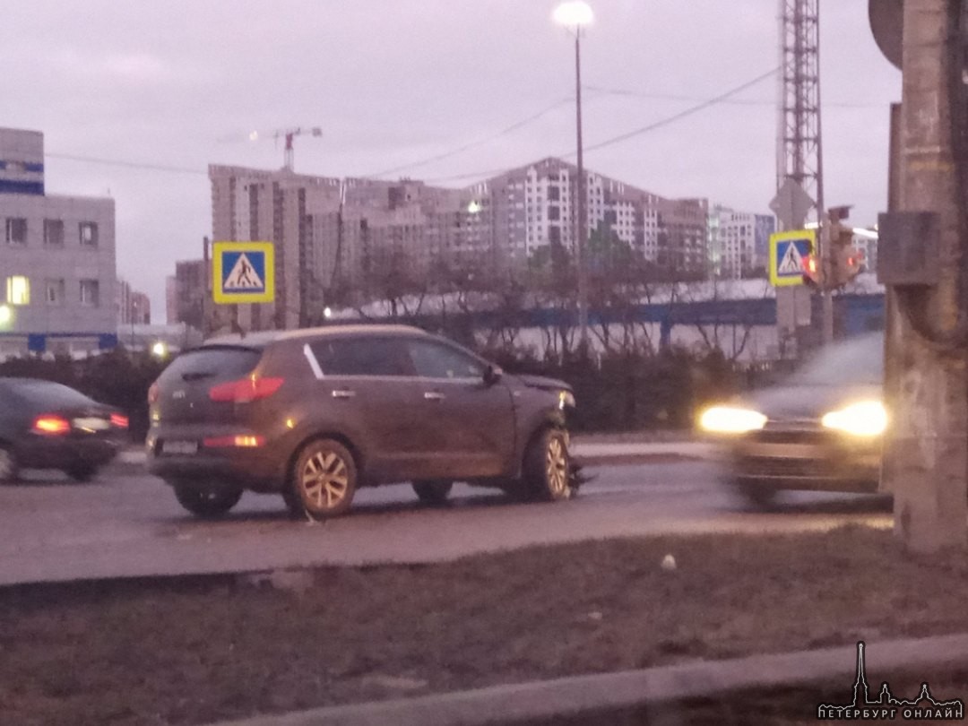 В 8 часов утра произошла авария на Московском шоссе у поворота в Дизельный проезд.