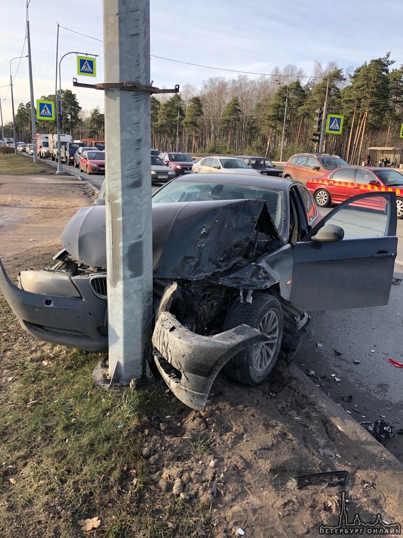 Авария с участием двух машин произошла сегодня в Калининском районе  Петербурга. Свидетели винят в сл… — Происшествия северной столицы