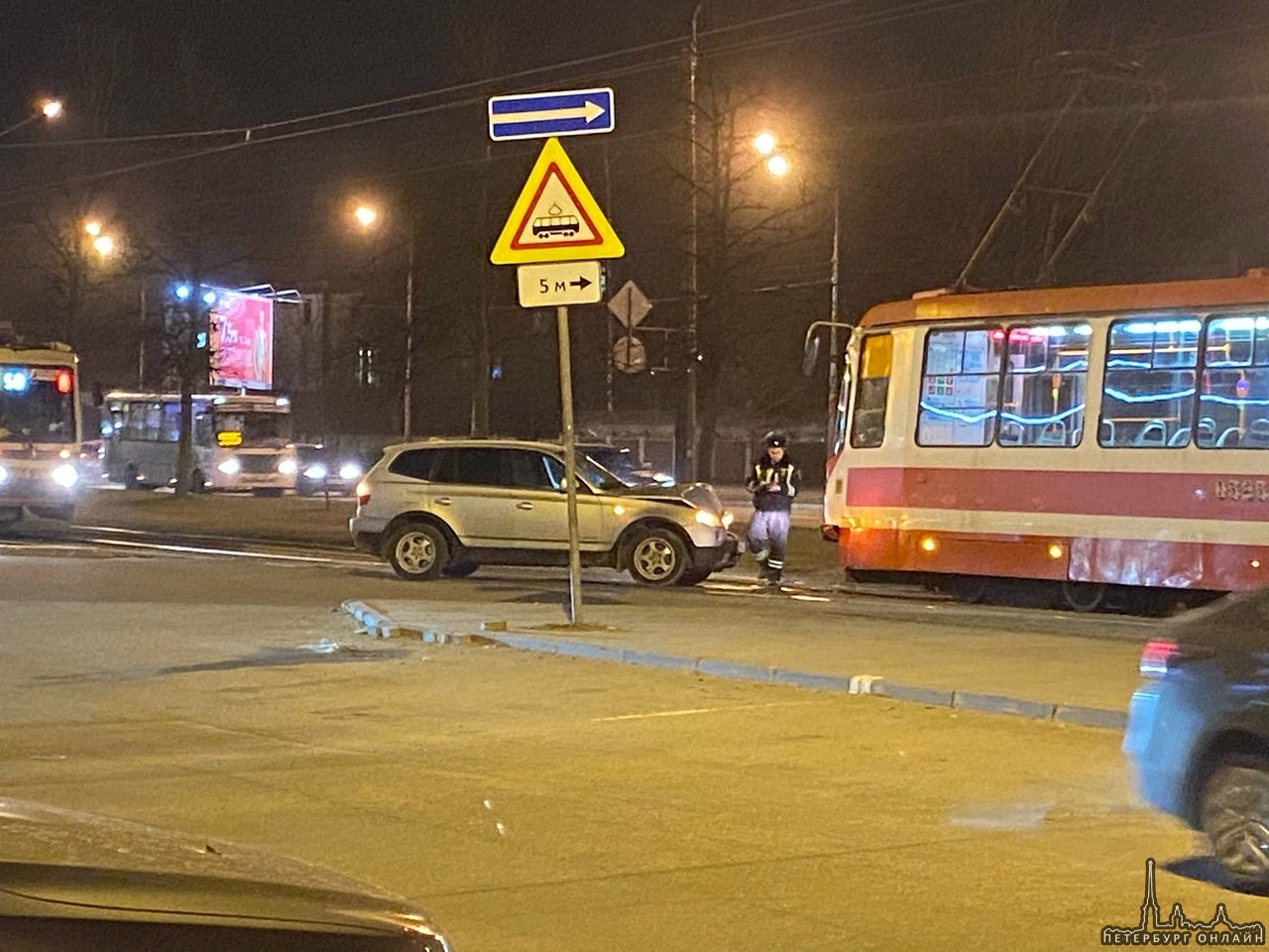Авария с трамваем на выезде с кармана на Выборгском шоссе у Хошимина.