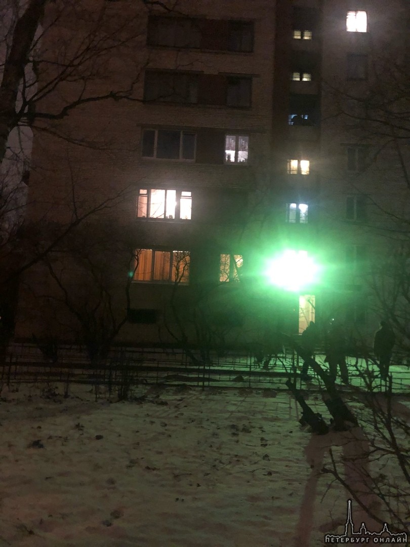 На Железноводской, 31 в 00:02 почувствовала запах гари, вызвала пожарных. Тянуло из квартиры №20. Дв...