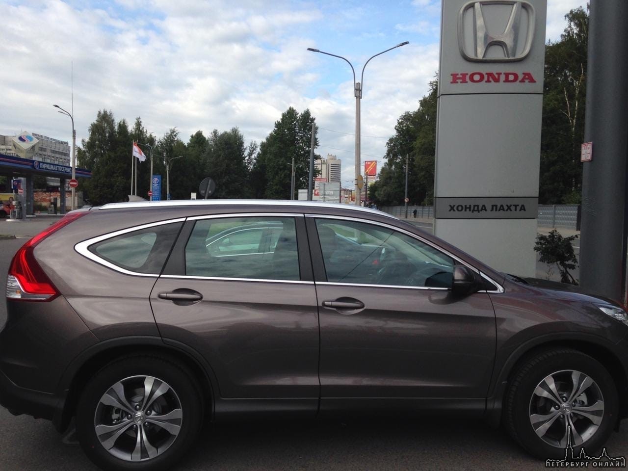 28 февраля с улицы Седова был угнан автомобиль Honda CR-V серо-коричневого цвета, 2014 года выпуска....
