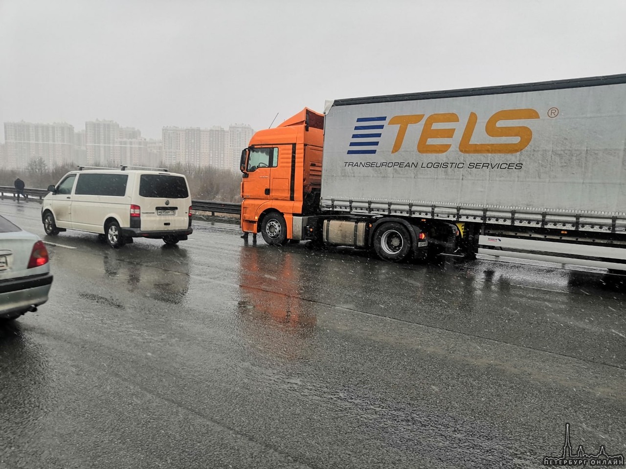 Сегодня примерно в 14:45 произошло ДТП на кольцевой автодороге, между Колтушским шоссе и Мурманским ...