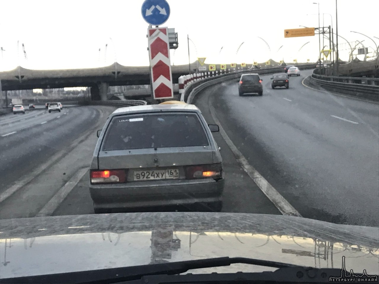 Внутреннее кольцо, съезд на зсд возле Дачного. Бензина нет, денег нет, дай денег. Бензин предложила,...