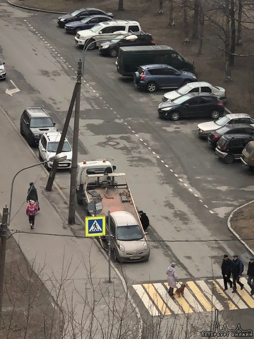 На Аллее Котельникова промеряли с линейкой расстояние от припаркованного Ниссана до перехода и решил...