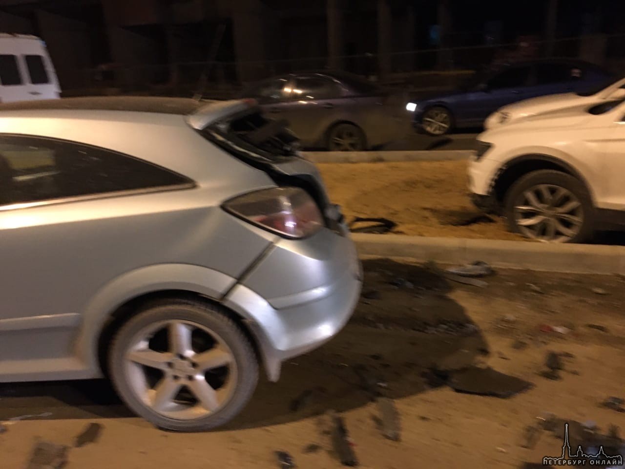 Сегодня ночью произошла авария на проспекте Ветеранов в ЖК "Солнечный город" в Красносельском районе...