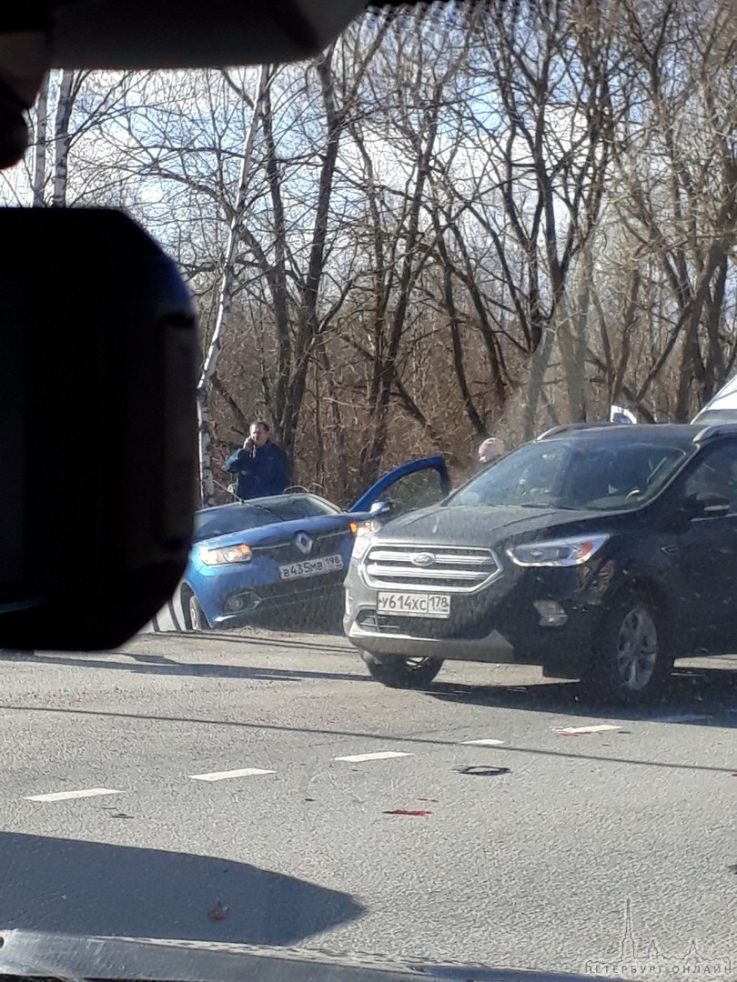 Renault в кювете, БМВ с разбитой мордой на Красносельском шоссе, въезд в Пушкин у заправки Газпром, дви...