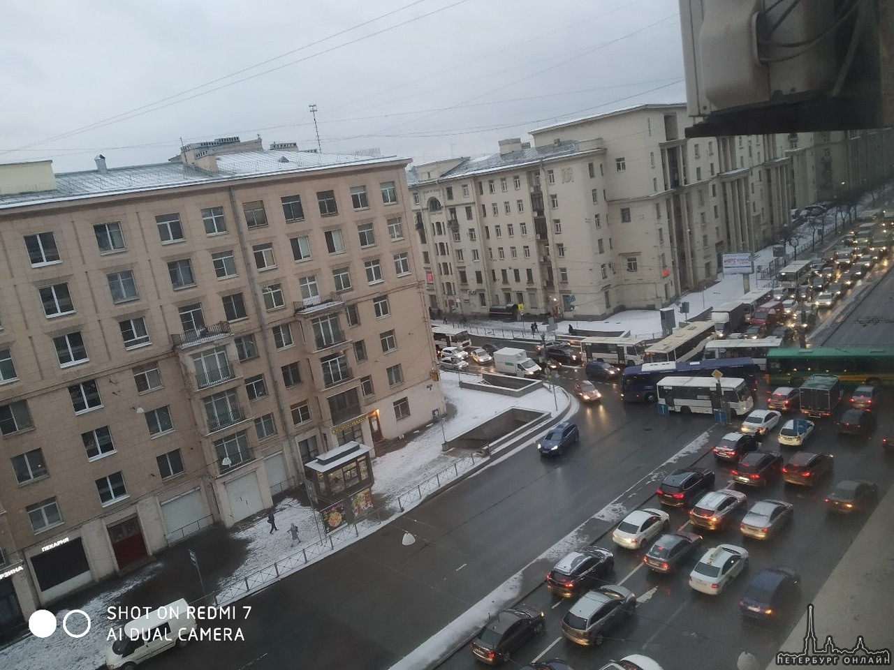Не работает светофор на перекрестке Ивановской и Бабушкина.