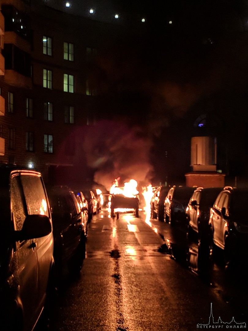 На Киевской, 3 взорвалась машина