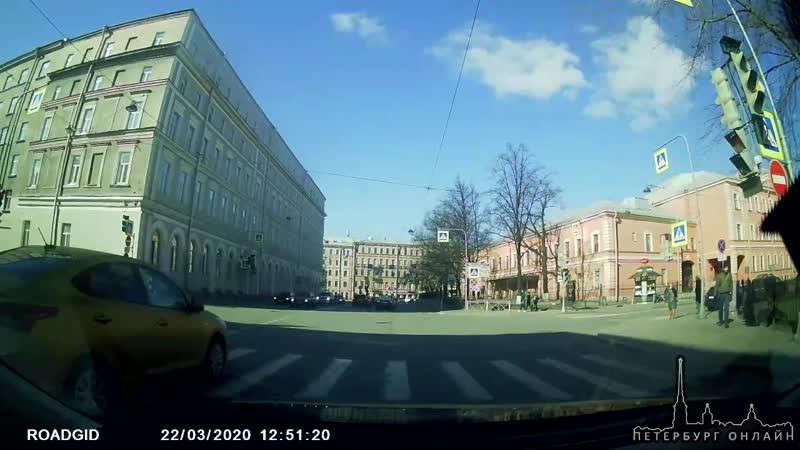 ДТП на светофоре 2-й Советской перед Лиговским проспектом. На регистраторе плохо видно, но водитель ...