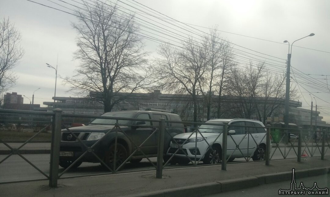 Nissan и Черри притерлись на проспекте Маршала Жукова сразу после Ленинского в сторону улицы Маршала...