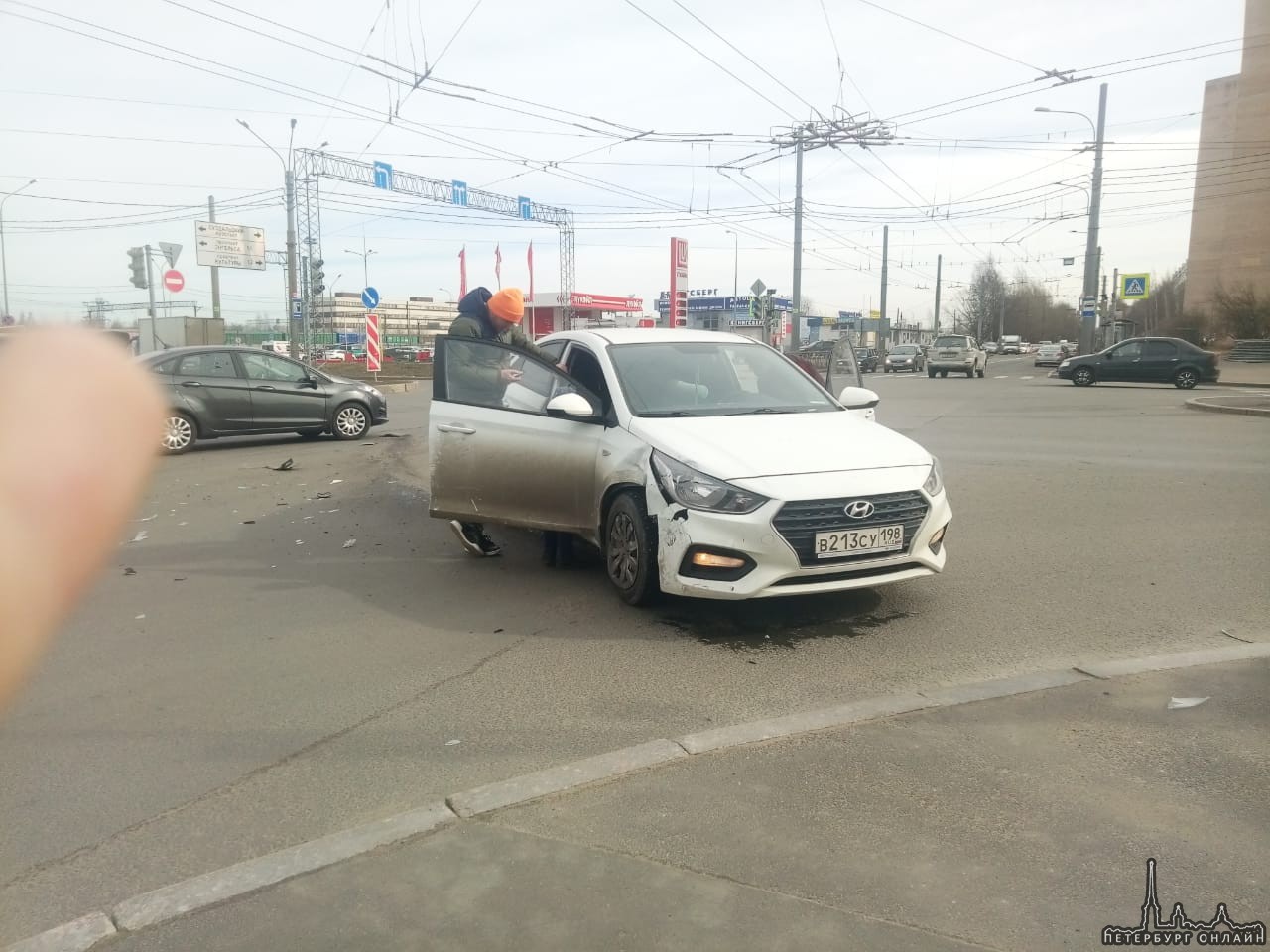 Hyundai и каршеринг столкнулись на перекрестке Придорожной аллеи и Художников.