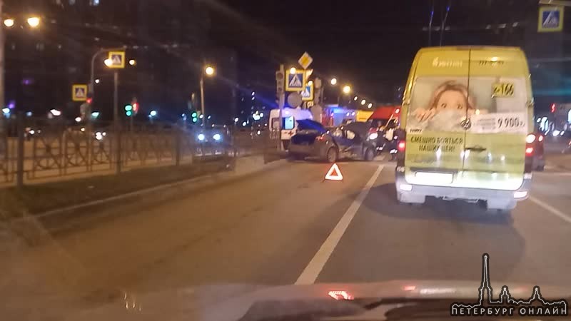 ДТП на перекрестке Гаккелевской и Богатырского Без особого затруднения движения.