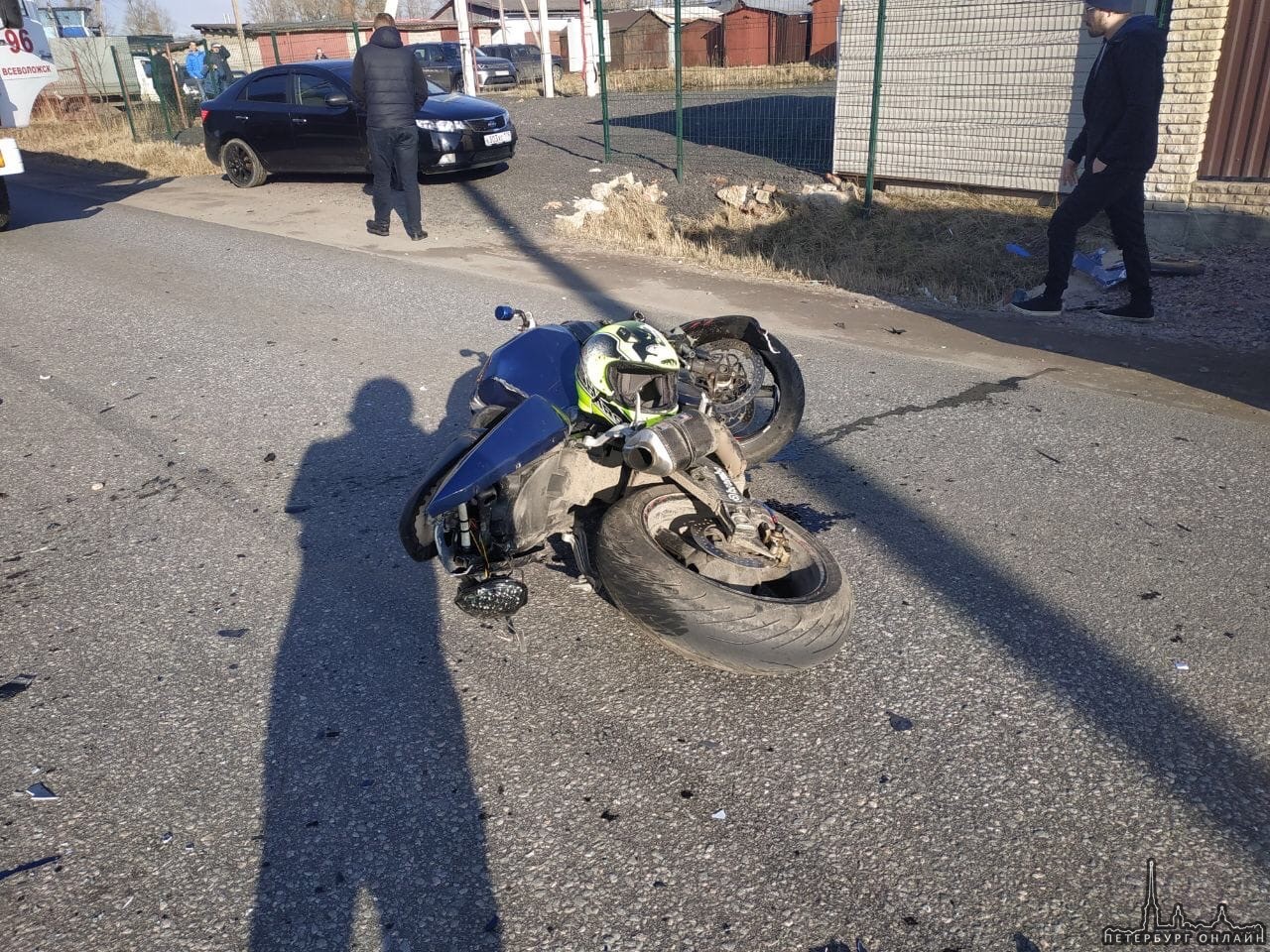 В Щёглово на Магистральной улице сбили мотоциклиста, он без сознания