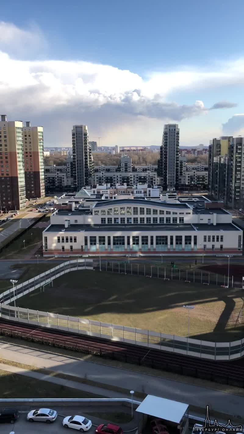 В разных районах Петербурга жителей попросили оставаться дома. В сообщении говориться следующее: Ув...