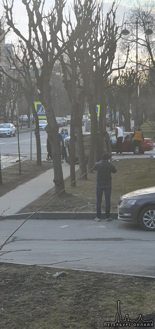 ДТП произошло в 19:00 в Пушкине на пресечении Магазейной и Оранжерейной. Было задымление в машинах. ...