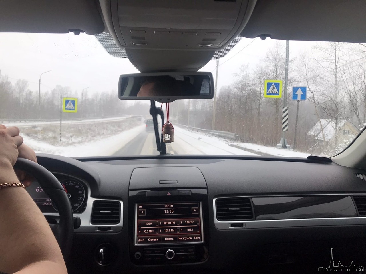 В Ленинградской области замело дороги в сторону Выборга.