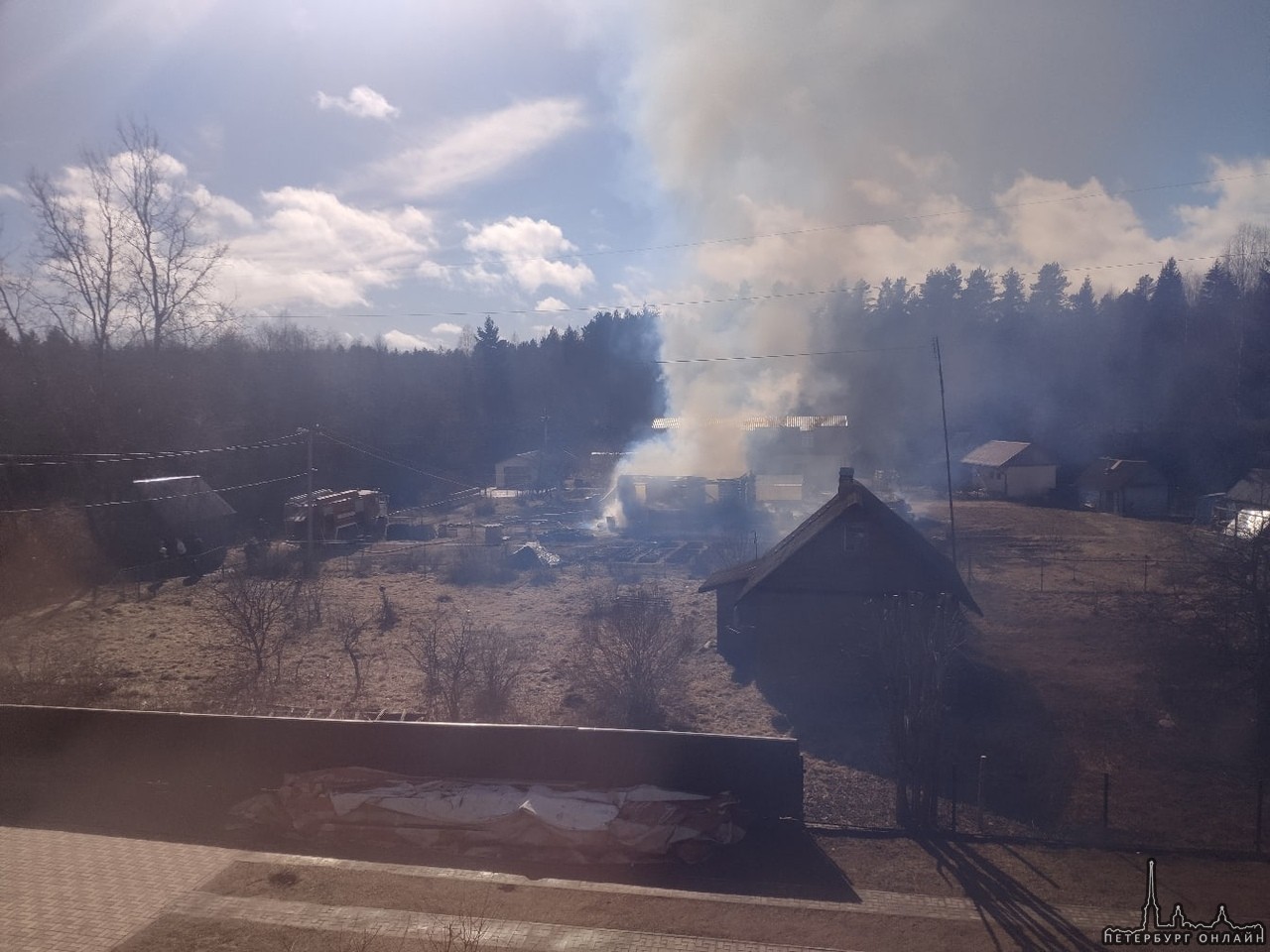 В деревне Новинка в Гатчинского района сгорел дом.