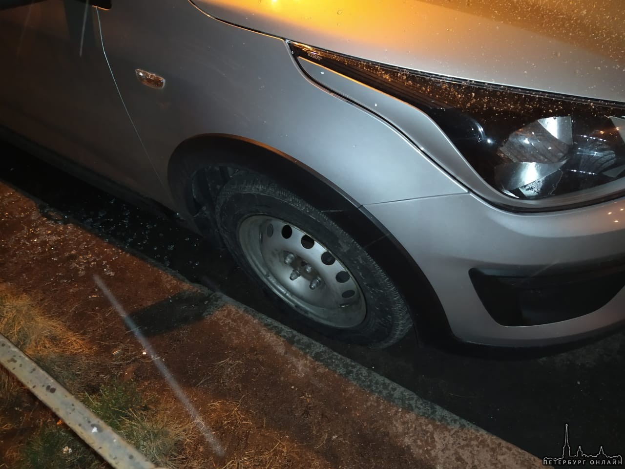 4 апреля в 01:30 на Можайской улице д. 6 был намеренно повреждён автомобиль. Свидетелей прошу отклик...