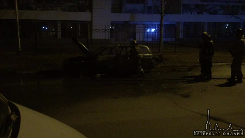 ВАЗ 2111 сгорел на Придорожной, возле заброшенного салона бмв. Машина выгорела полностью.