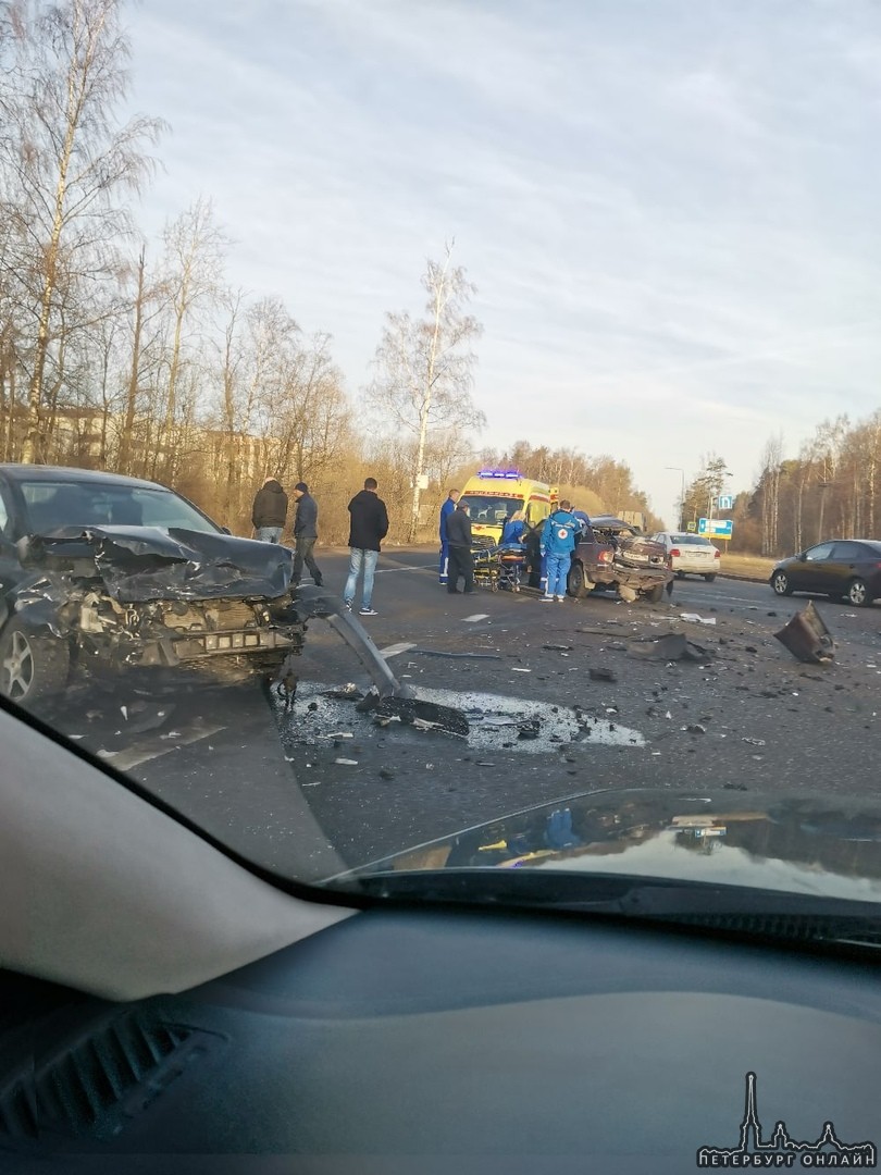 Audi 80 выезжал на Волхонское шоссе, Киа Сид в него влетела