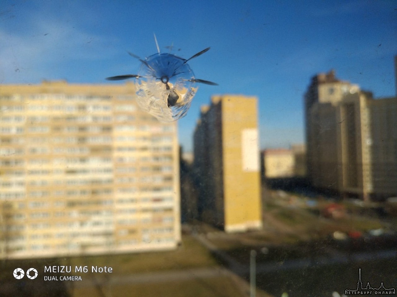 Подруге на Кузнецова 29к1 расстреляли окно какие-то непонятные люди, судя по всему из окон дома напр...