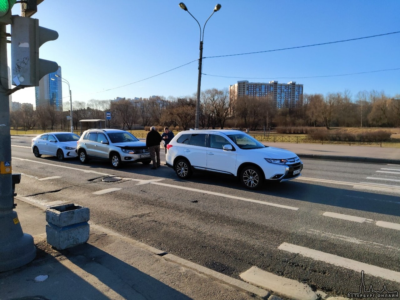 В утреннем паровозике перед пешеходным переходом на Петергофском шоссе, средним вагончиком оказался ...