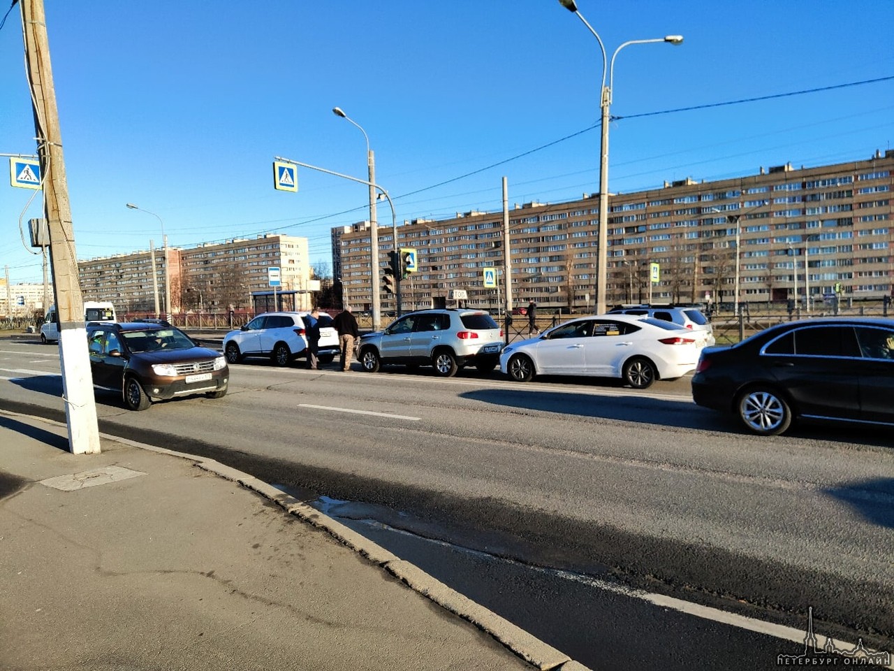 В утреннем паровозике перед пешеходным переходом на Петергофском шоссе, средним вагончиком оказался ...