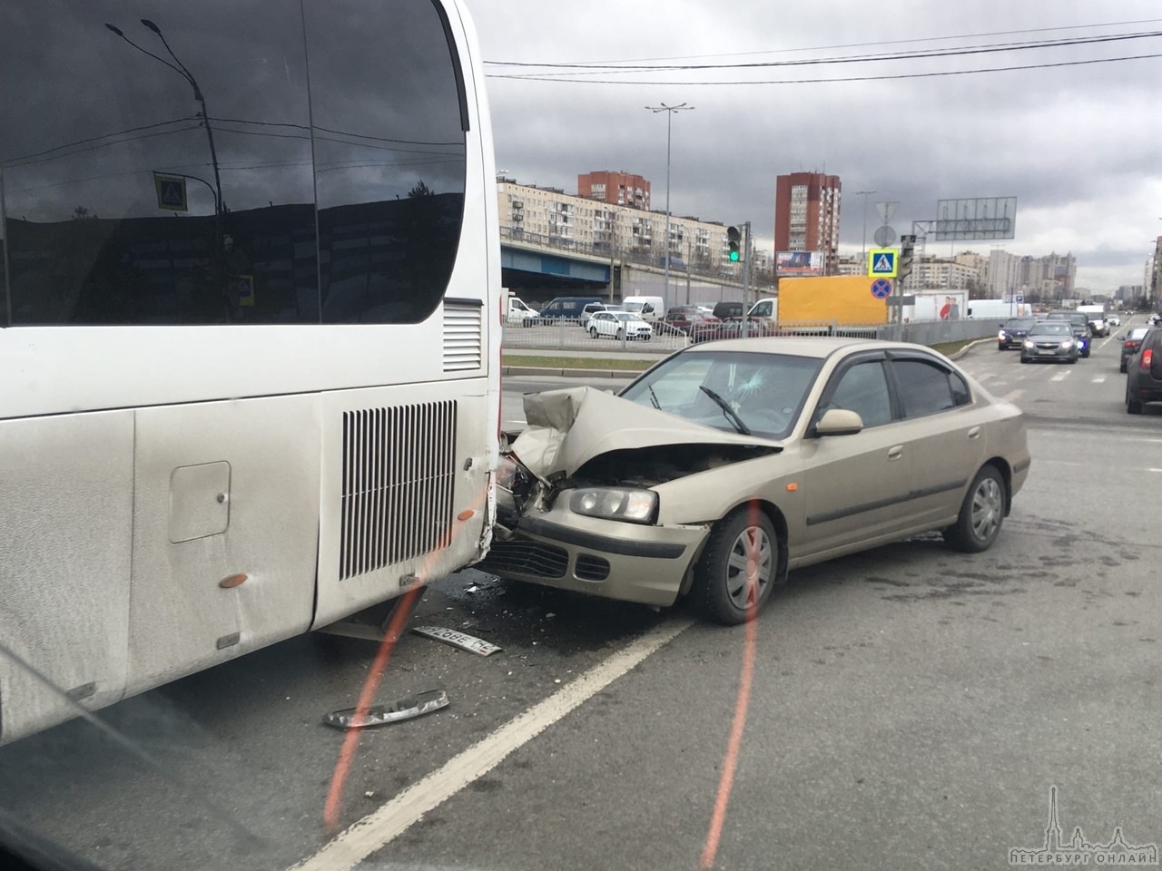 На перекрёстке Суздальского и Энгельса Hyundai очень торопился и не заметил автобус. Пилот Hyundai голов...