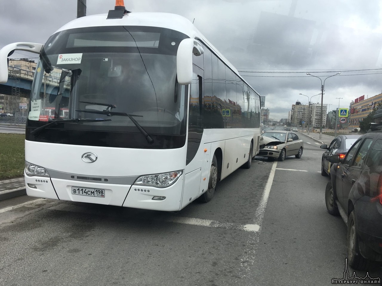 На перекрёстке Суздальского и Энгельса Hyundai очень торопился и не заметил автобус. Пилот Hyundai голов...