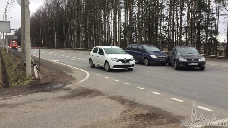 Опель и Ford столкнулись на Выборгском шоссе у знака СЕРТОЛОВО. Пробки нет