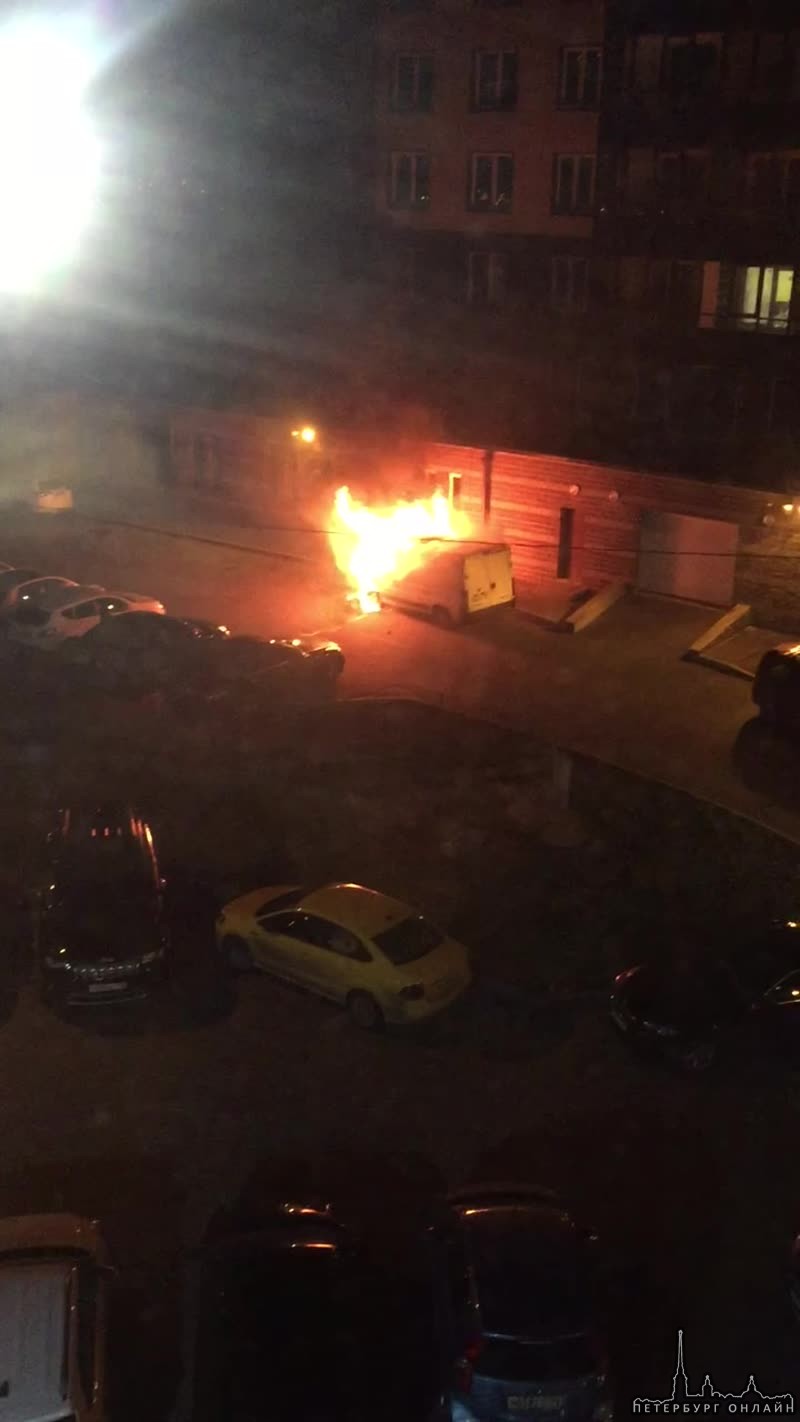 Микроавтобус сгорел на улице Маршала Казакова Как сообщает МЧС: сообщение о пожаре у дома 58 по ули...