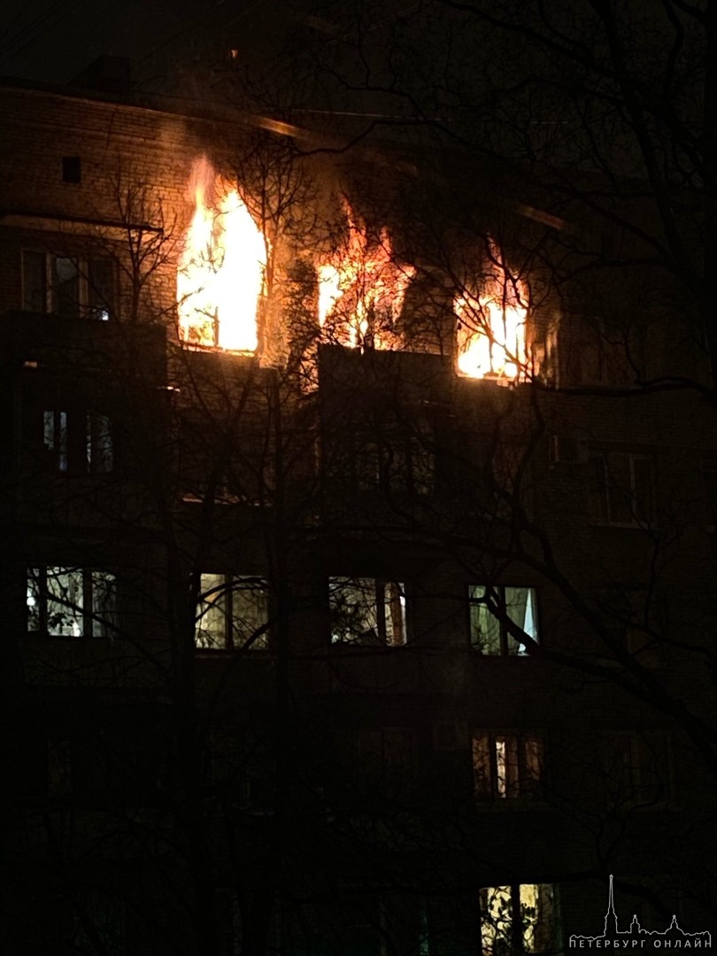 Пожар в доме на Среднем пр. Васильевского острова 61 Предположительно взрыв газа.