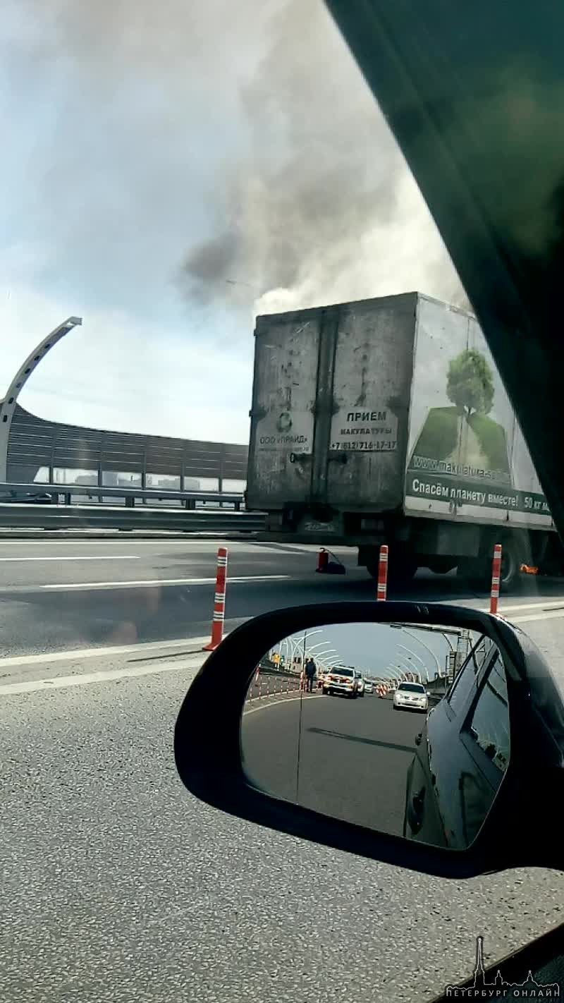 На ЗСД при выезде с Богатырского горит грузовик.