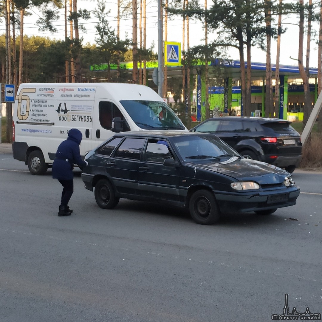 В 17:45 на Колтушском шоссе 305 произошло ДТП. Водитель 1997 г.р. управляя ВАЗ 21144 двигаясь со сто...