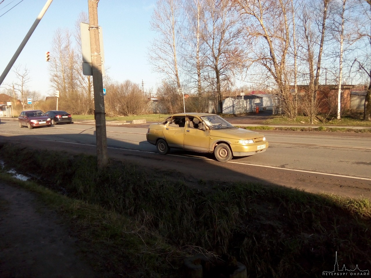 В Пушкине на Новодеревенской у выезда с автодора случилось дтп , маленькая летела на красный. А д...