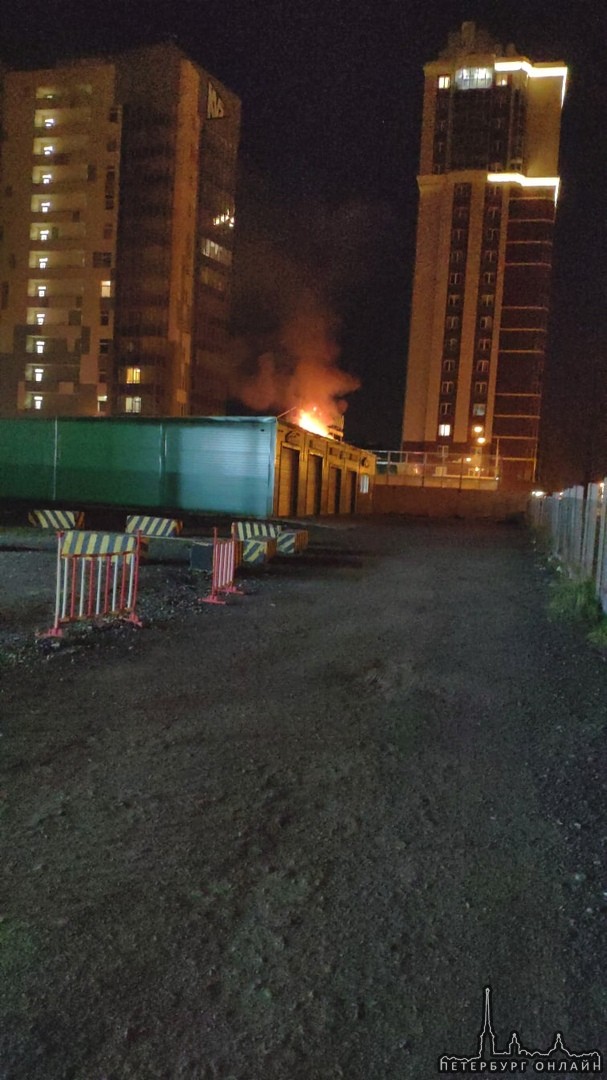 11 мая в 01:37 поступило сообщение о пожаре в Зелёной Шине на Маршала Блюхера 6к2 о том, что на зда...