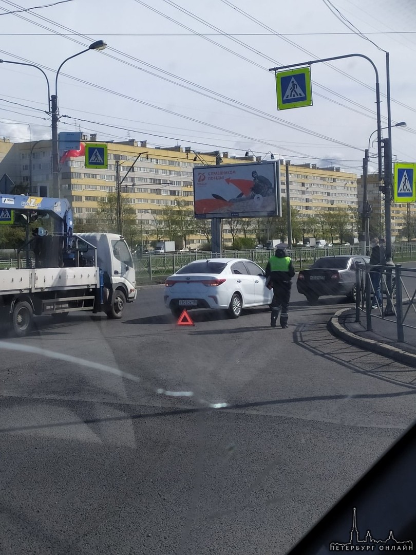 Бодрое утро у Киа и Нексии на Петергофском шоссе.