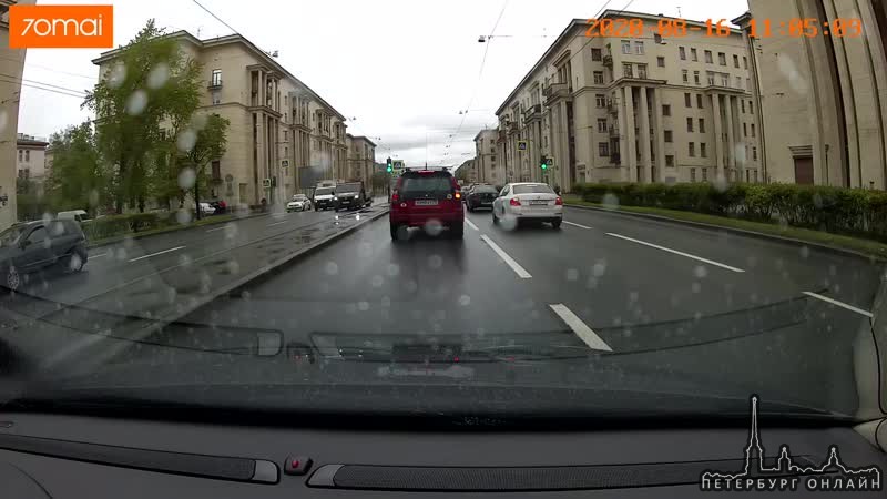 На Ивановской перед Седова сбили пешехода, который переходил на красный свет.