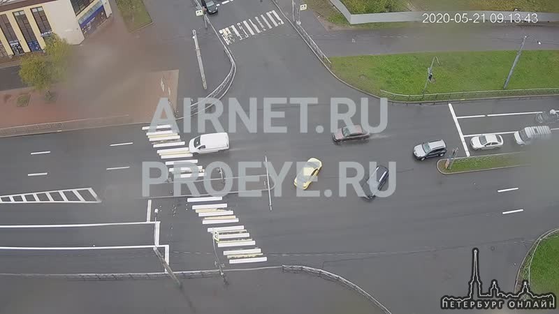Видеозапись сегодняшней аварии, на перекрёстке Байкова и Светлановского. Новость ранее: https://vk...