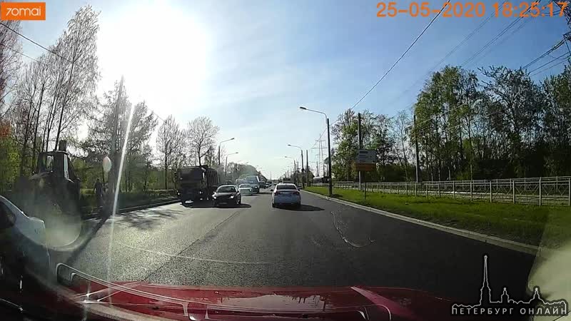 Что то не поделили водители Мерседеса и Соляриса на Петергофском шоссе