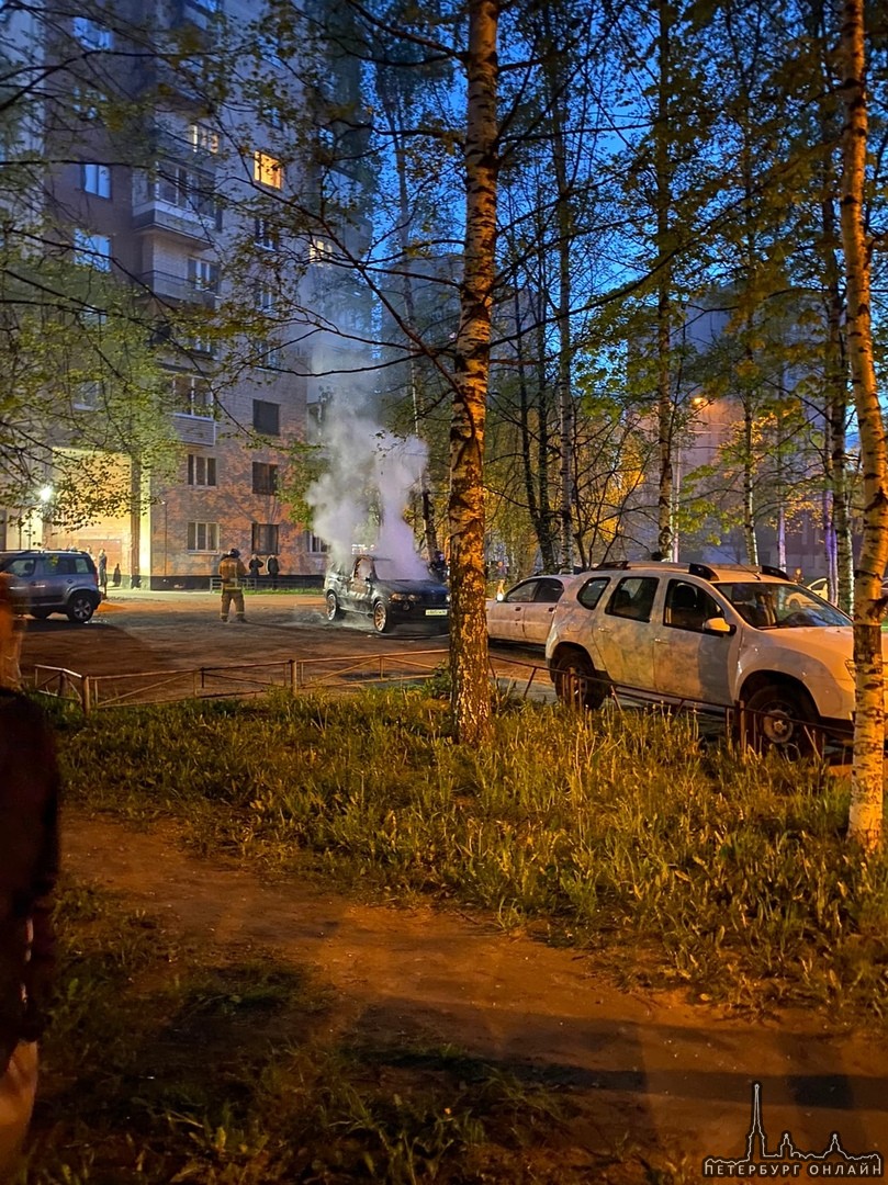 Ночью на проспекте Художников у дома 33,1горела BMW .