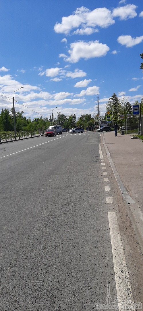Маршрутка снесла два столба с камерами на перекрестке Межевой и Вознесенского шоссе