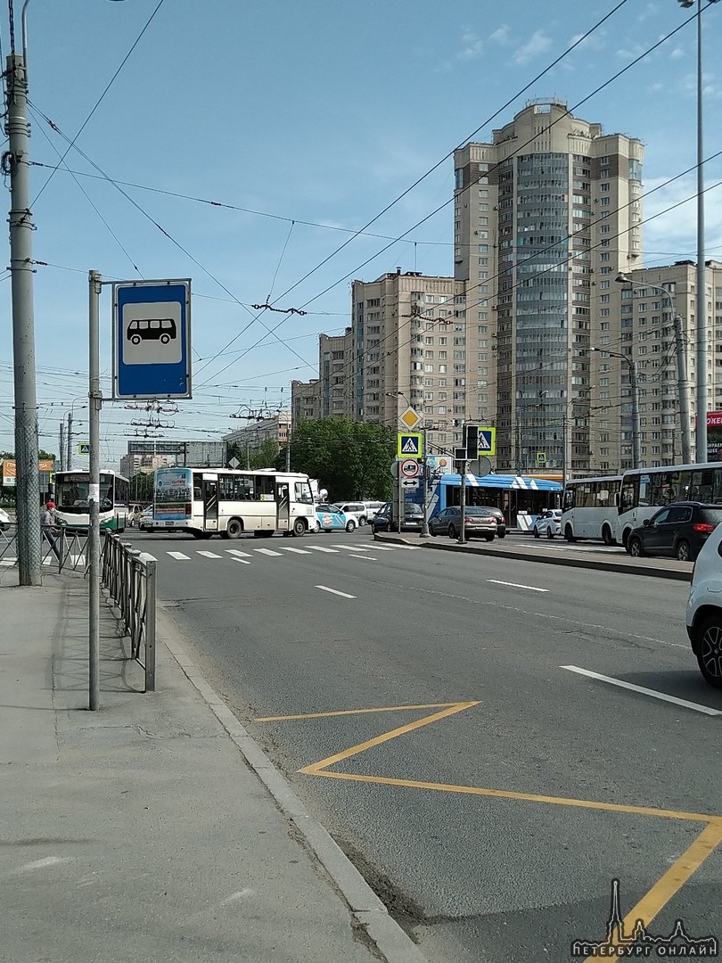 На пересечении Маршала Жукова и Ленинского отключены все светофоры, да начнется толкучка.