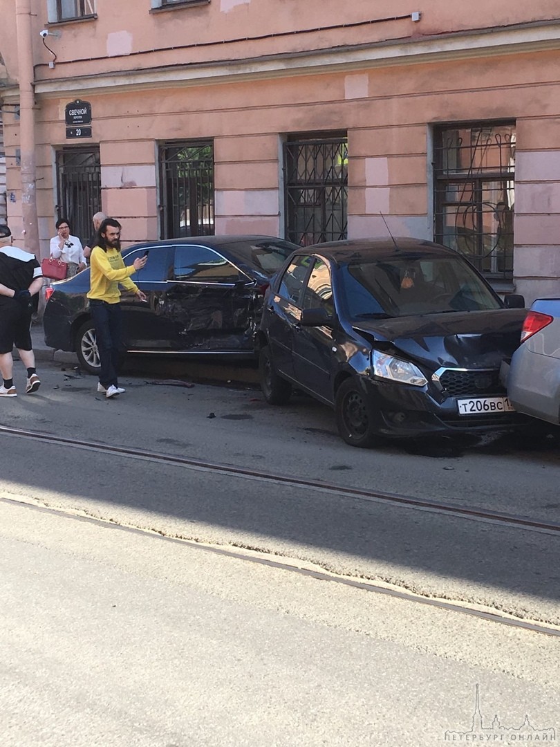 Дтп на перекрёстке Свечного и Коломенской . Трамваи встали . Пострадало 6 машин