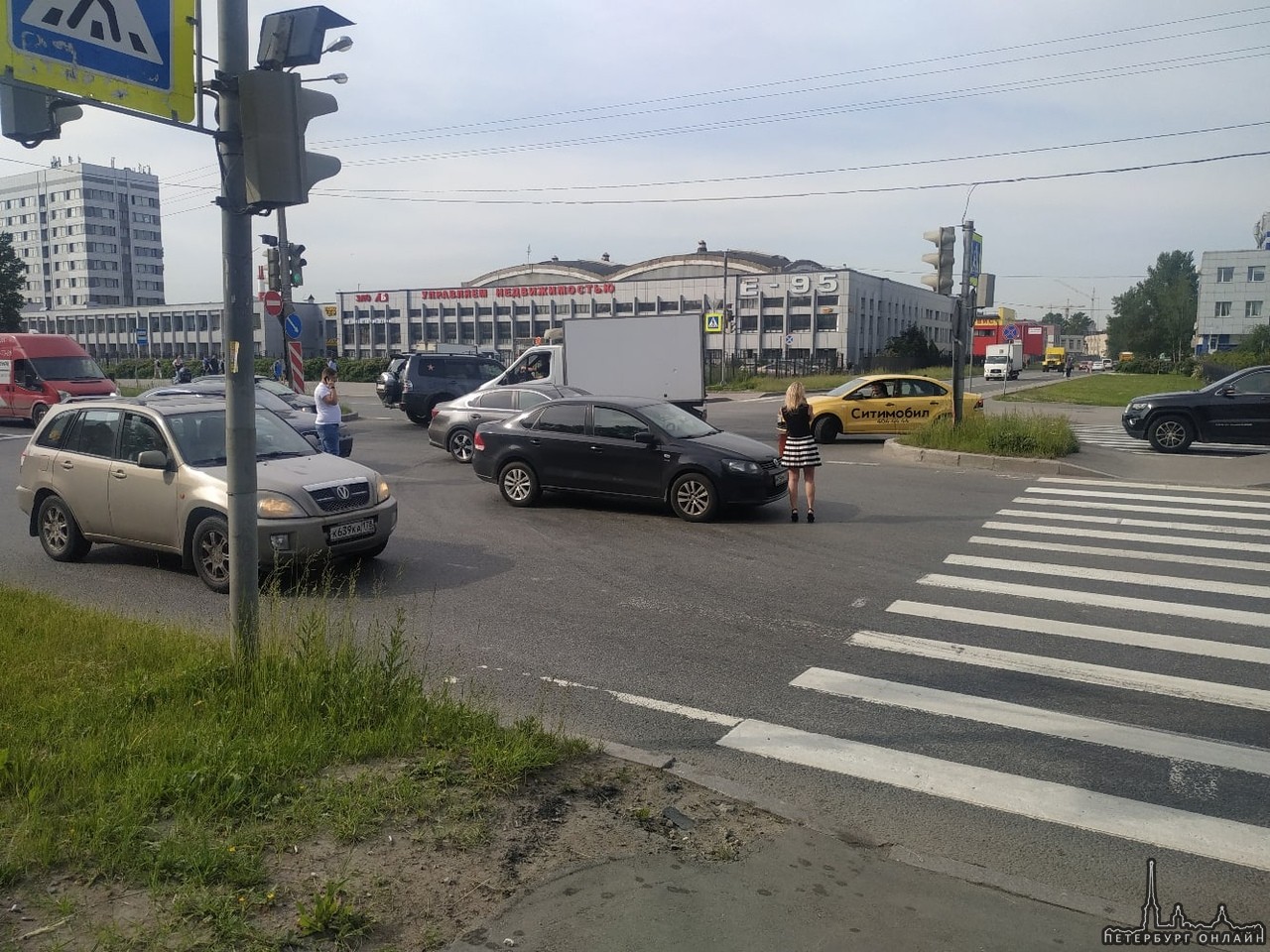 Московское шоссе/дизельный проезд. Паровозик из 5 машин.