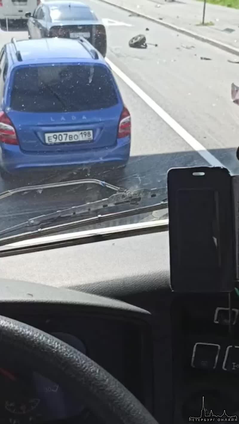 Авария на Киевском шоссе после пересечения с Красносельским шоссе, напротив остановки Новокондакопши...