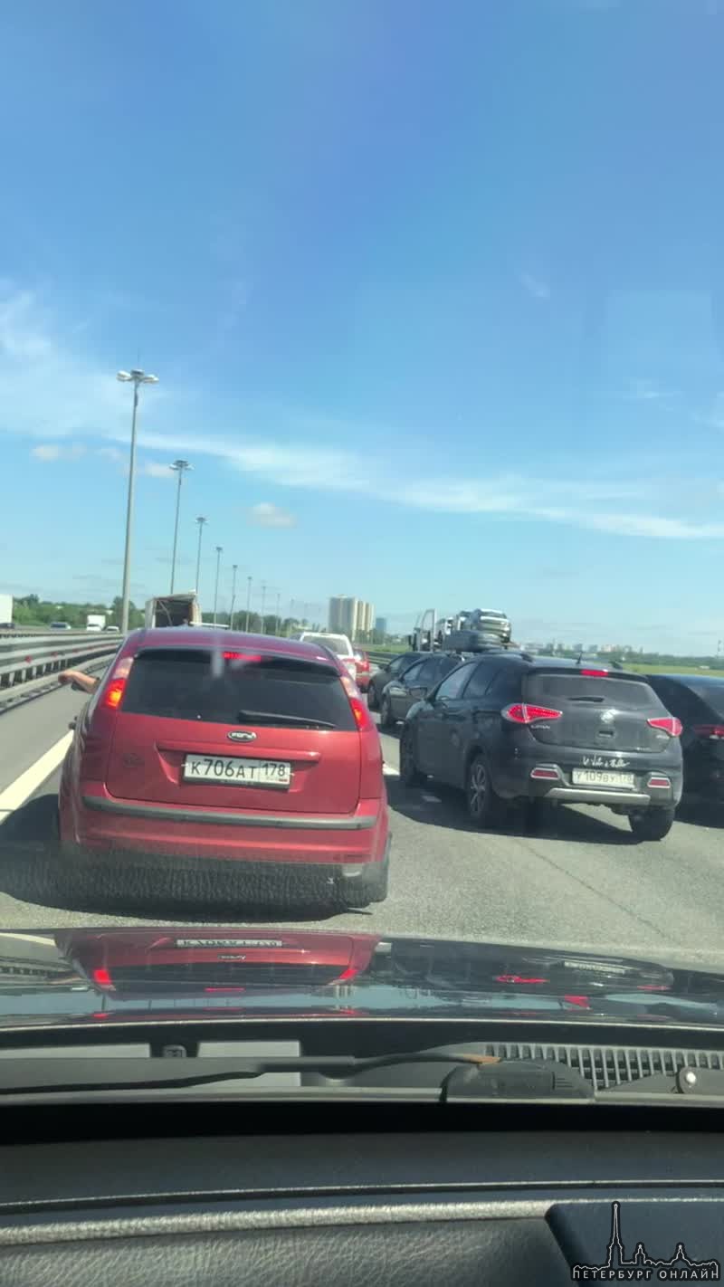 Авария на внешней стороне КАД между Талинским шоссе и въездом на Дачный.