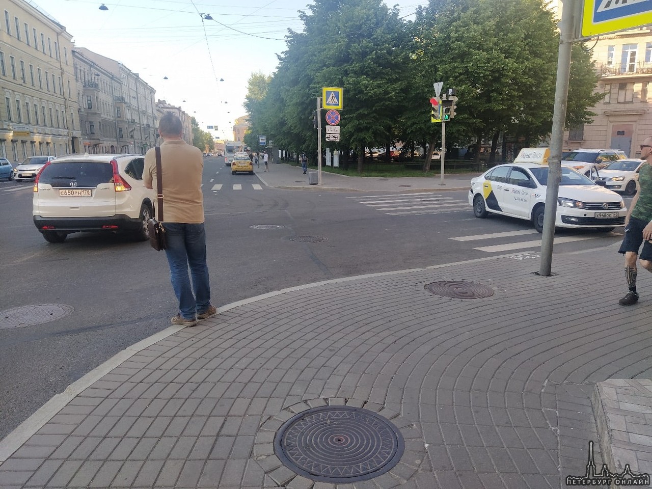 На пересечении Рижского и Курляндской Яндекс такси не разъехался с Хондой