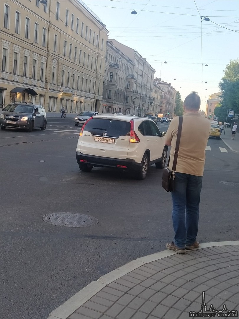 На пересечении Рижского и Курляндской Яндекс такси не разъехался с Хондой