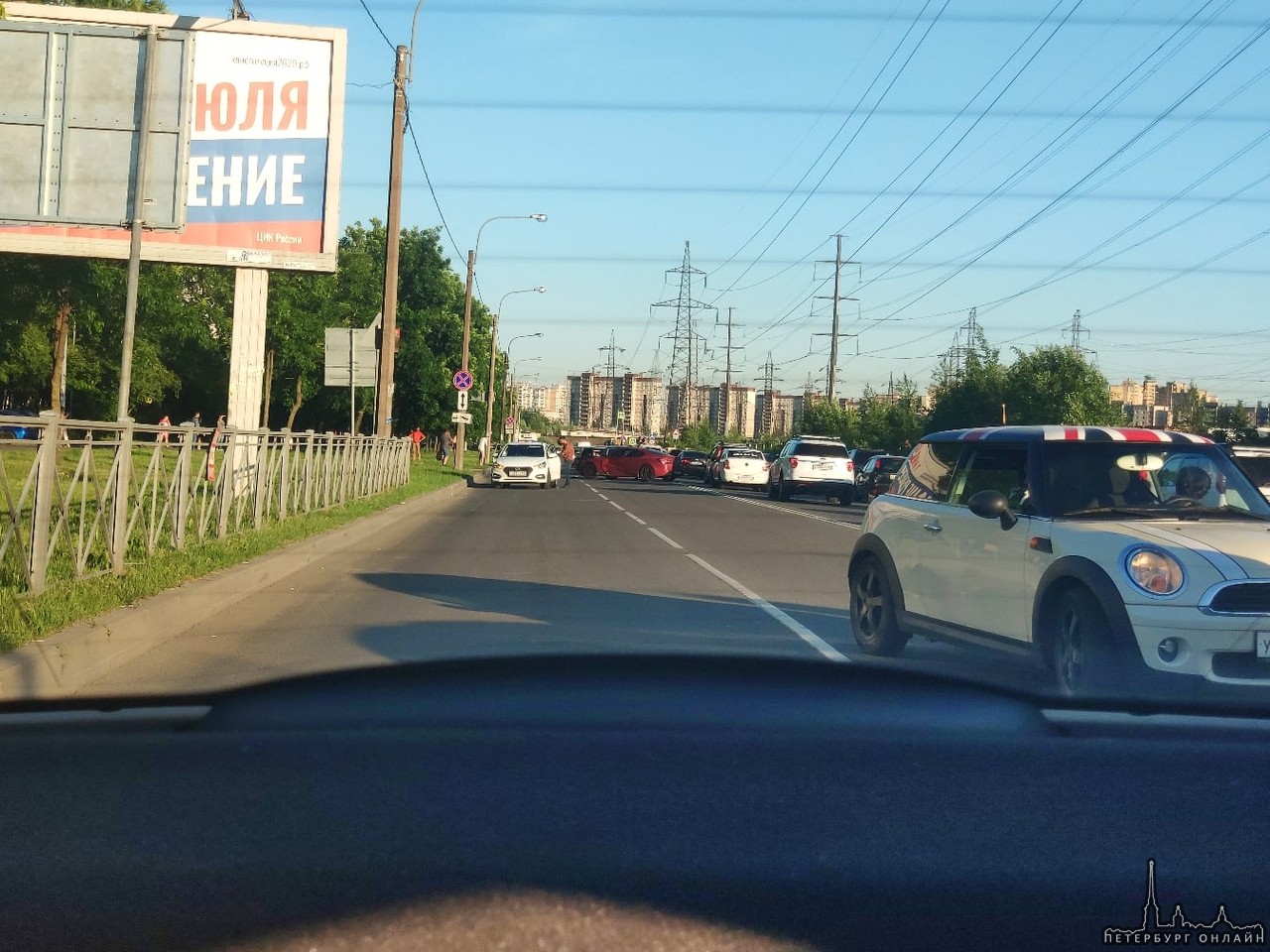 Красный спорт Honda открутился с перекрестка Косыгина по Передовиков, на большой скорости вошёл в ле...